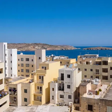 Delfin Court 2bd & Penthouse Close To Promenade *